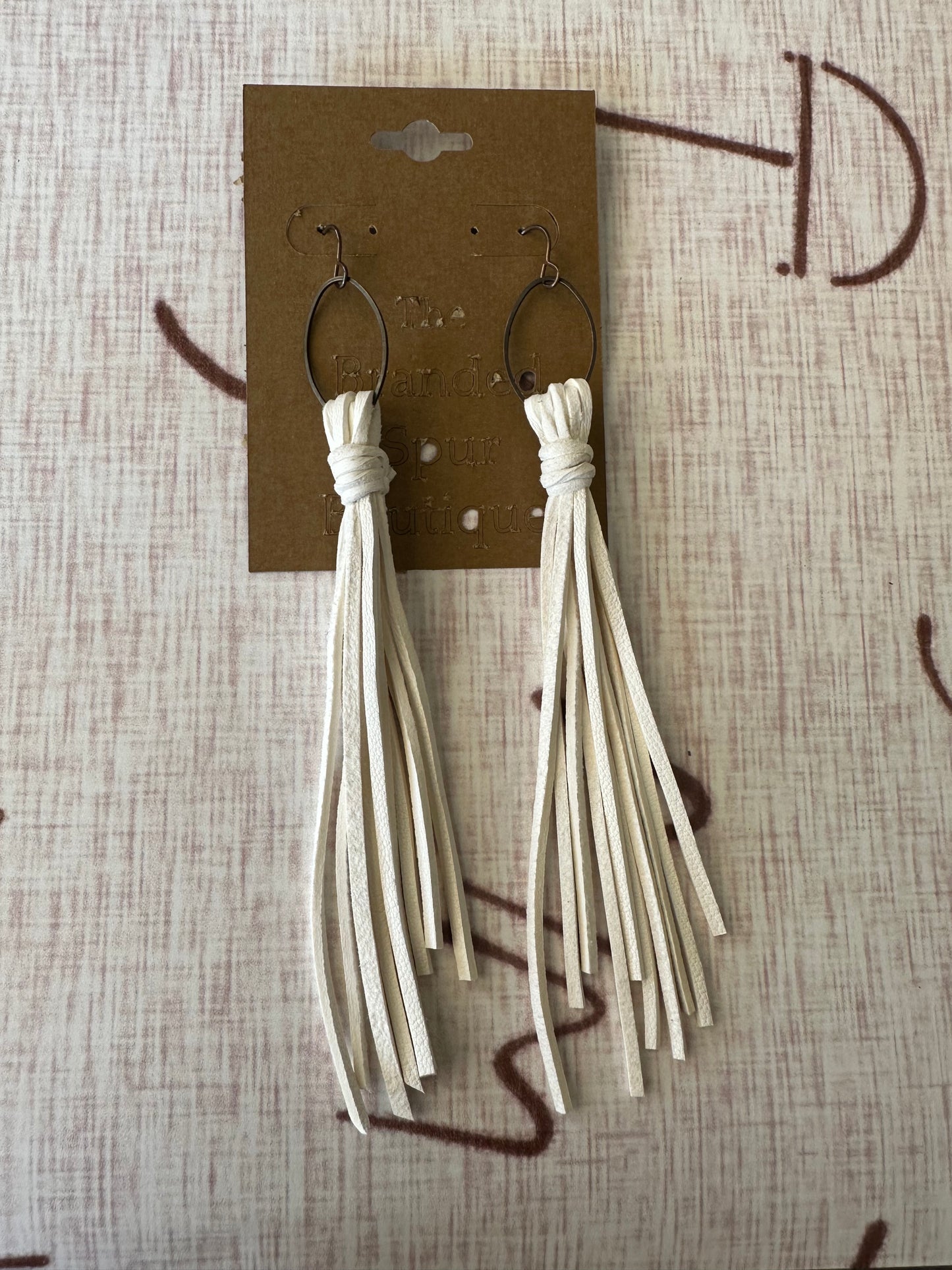 White leather fringe earrings (oval)