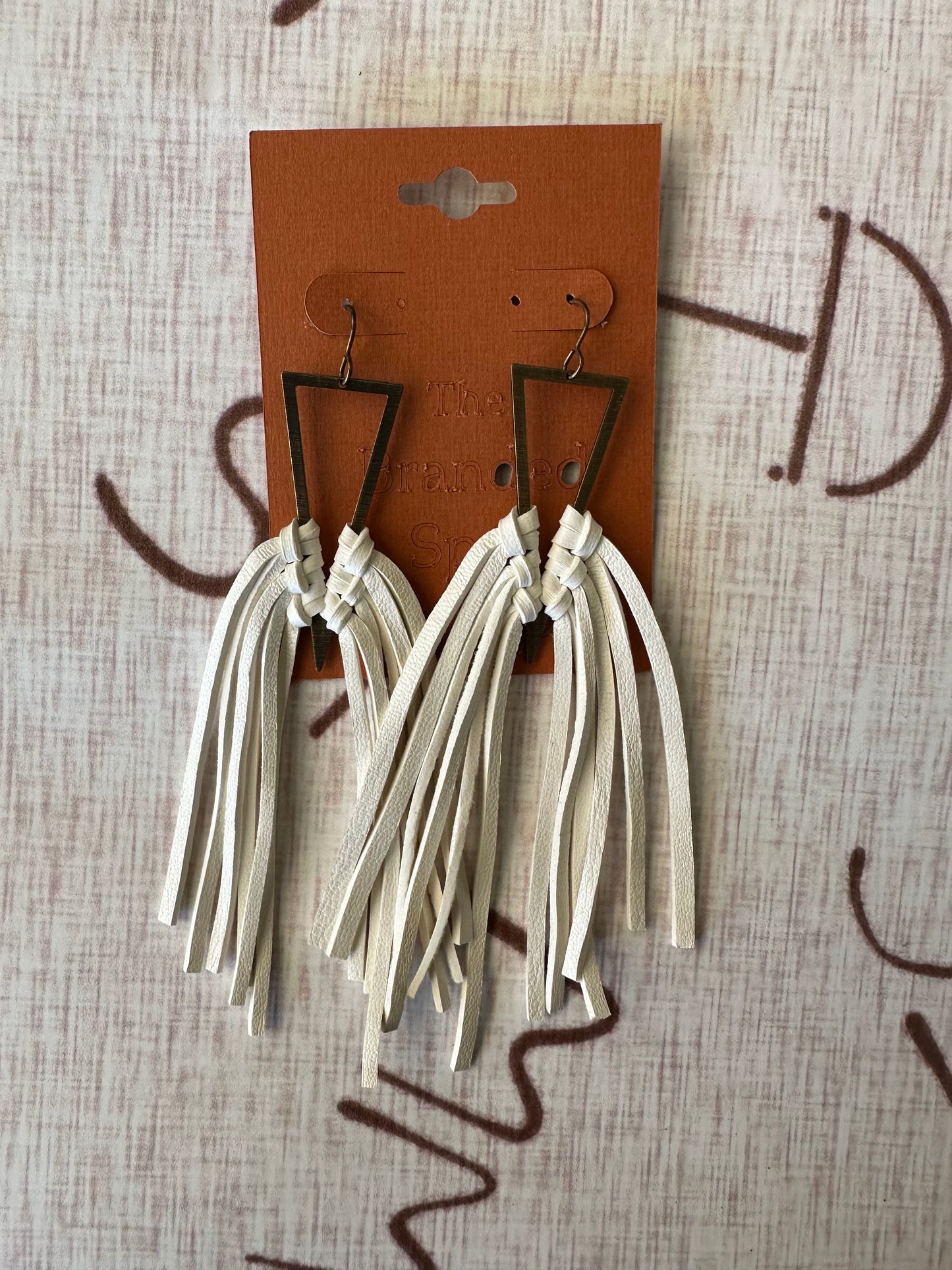 White leather fringe earrings (triangle)