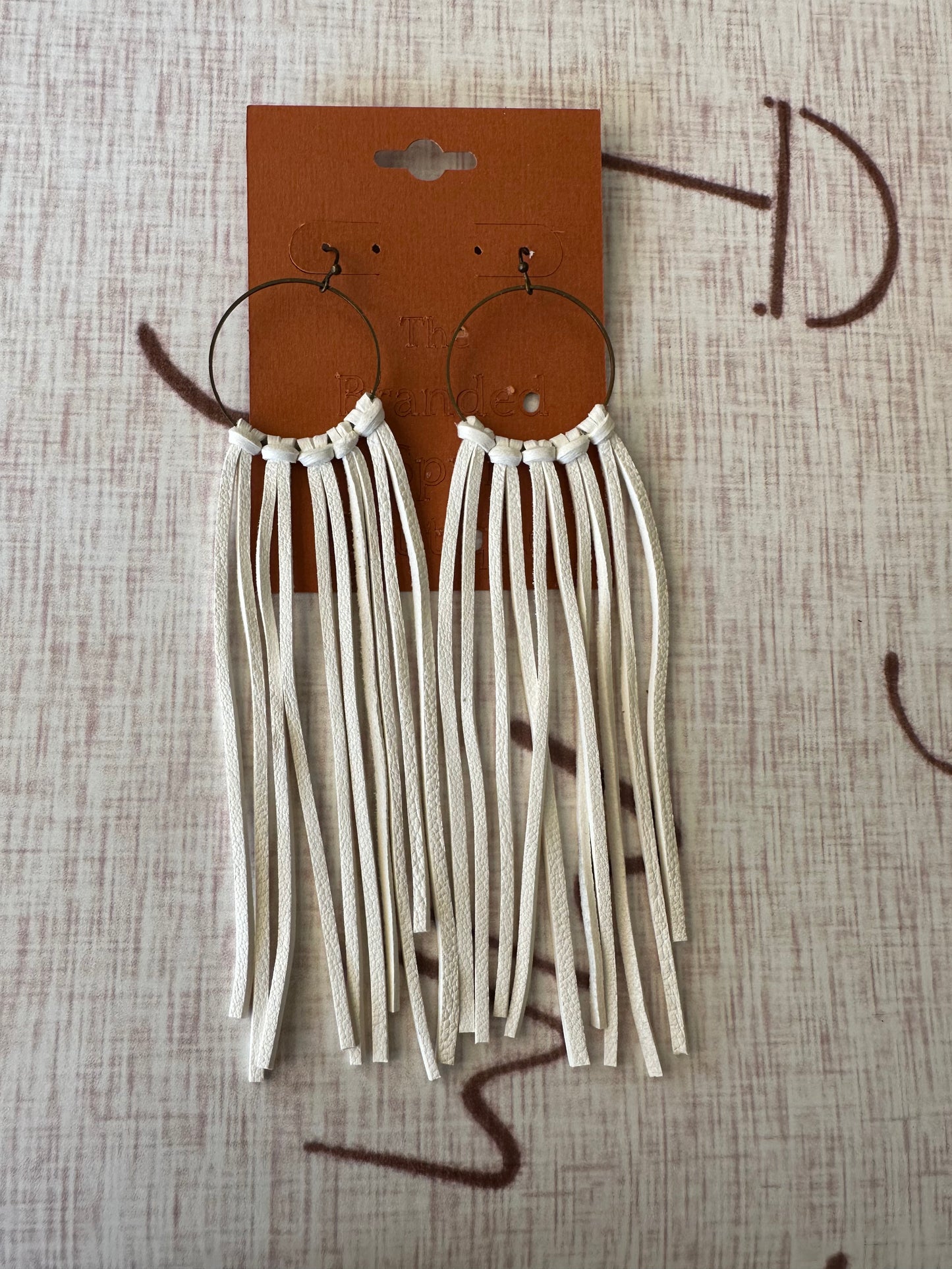 White leather fringe earrings (circle)